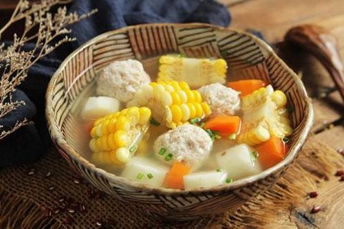 Bữa tối thanh đạm với món canh thịt viên nấu rau củ