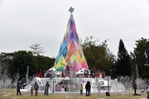 Chiêm ngưỡng búp măng Noel khổng lồ tại Ecopark
