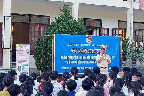 Tuyên truyền giáo dục về an toàn giao thông cho học sinh