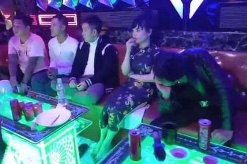 Đột kích quán karaoke ở vùng quê, phát hiện nhiều người dương tính ma túy