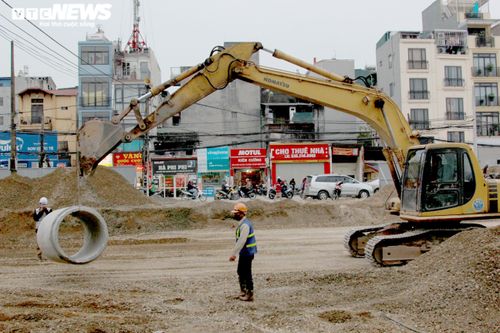 Công nhân cấp tập hoàn thành mở rộng đường vành đai 2 trước Tết Nguyên đán