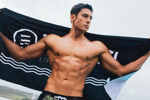 Diễn viên lai cao 1,94 m tập luyện giữa trời lạnh