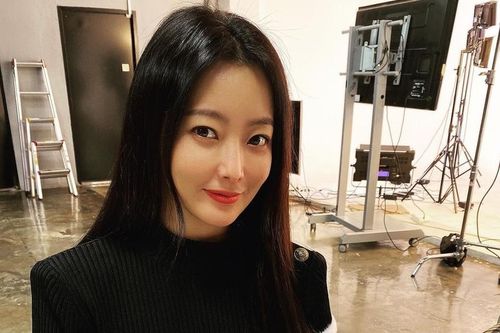 Nhan sắc của Kim Hee Sun ở tuổi 43