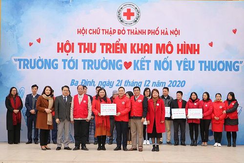Tiếp nhận ủng hộ gần 1,6 tỷ đồng mô hình 'Trường tới trường - Kết nối yêu thương'