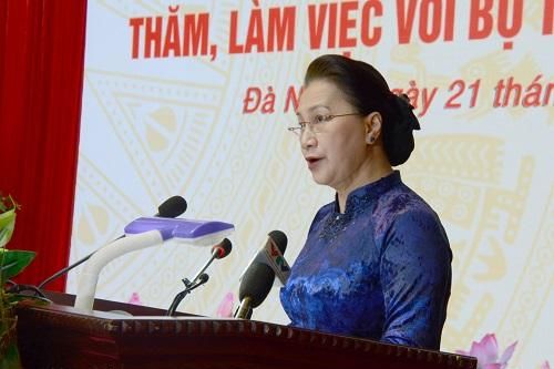 Chủ tịch Quốc hội thăm và làm việc với Bộ Tư lệnh Quân khu 5