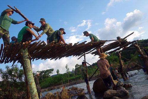 Giúp dân bằng nhiều cách làm hiệu quả