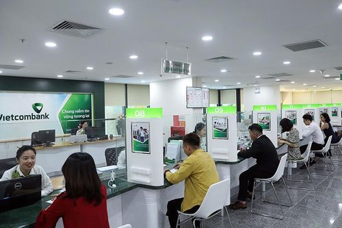 Tiếp tục cuộc đua giảm lãi suất đón mùa cao điểm