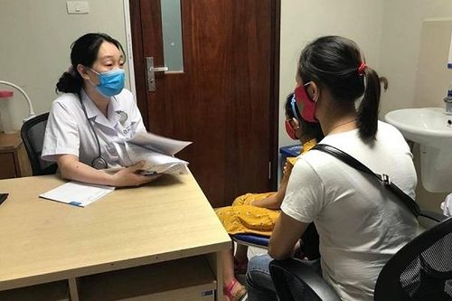 Bé gái sáu tuổi dậy thì, bác sĩ chỉ dấu hiệu nhận biết