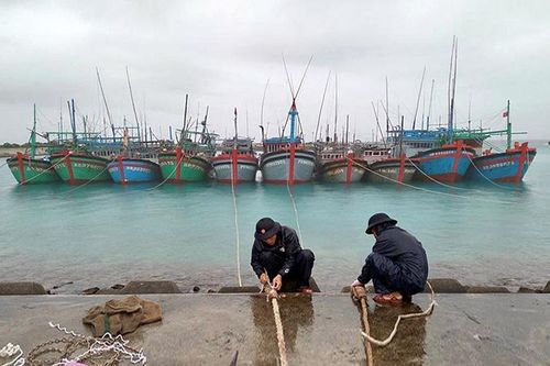 Biển động, nhiều tàu thuyền gặp nạn trên biển