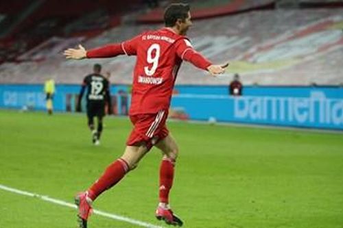 Vòng 13 Bundesliga: 'Hùm xám' giành lại ngôi đầu