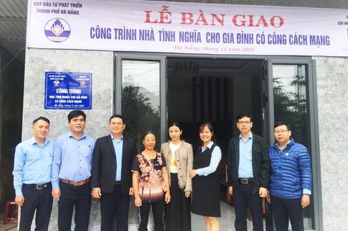 Tặng nhà tình nghĩa cho thân nhân liệt sỹ