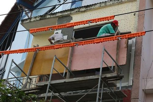 Cuối năm, ngành điện phát hiện nhiều trường hợp vi phạm hành lang tuyến