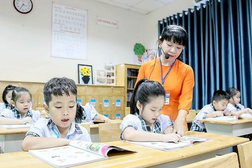 Chuyên nghiệp hóa vai trò người viết sách