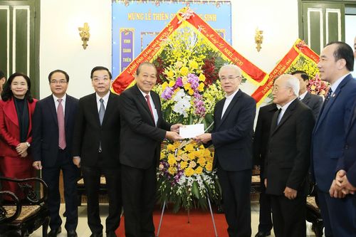 Phó Thủ tướng Thường trực Trương Hòa Bình chúc mừng Giáng sinh Ủy ban đoàn kết Công giáo