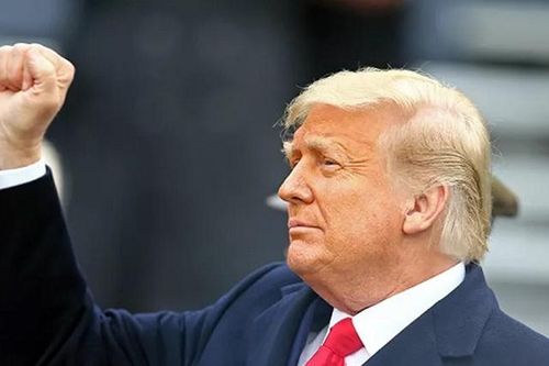 TT Donald Trump phản pháo truyền thông tung tin về việc áp đặt thiết quân luật