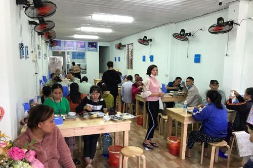 Quán cơm 2.000 đồng ấm lòng người nghèo xứ Nghệ