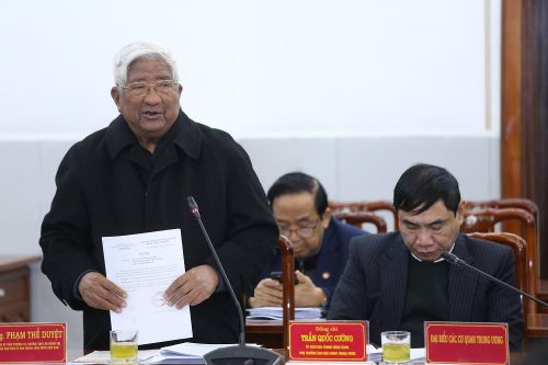 Chọn cán bộ đúng để đỡ phải chống tham nhũng, tiêu cực