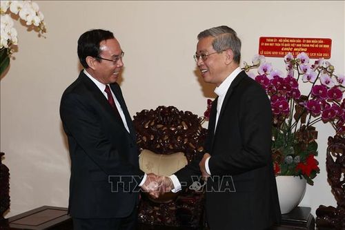 Bí thư Thành ủy TP Hồ Chí Minh chúc mừng Giáng sinh tại Tòa Tổng Giám mục thành phố
