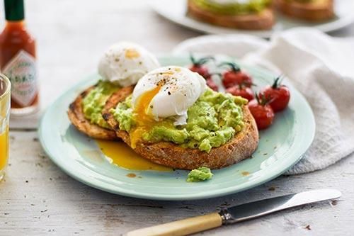 Sandwich bơ trứng ốp la cho bữa sáng giàu năng lượng