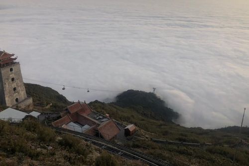 Âm 9 độ, đỉnh Fansipan 'đóng đá', xuất hiện băng giá