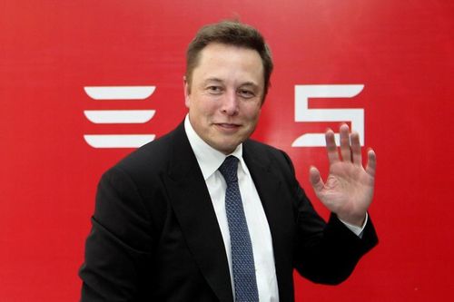 Elon Musk tính chuyển đổi tiền mặt của Tesla thành Bitcoin