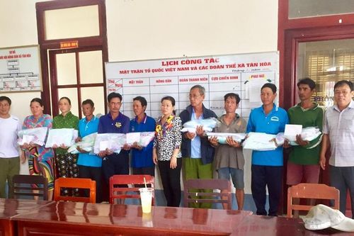 An Giang: Hỗ trợ các hộ thiệt hại do hỏa hoạn ở xã Tân Hòa