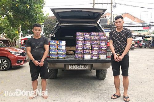 Bắt hàng loạt vụ vận chuyển pháo lậu