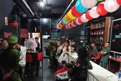 Phát hiện 20 đối tượng dương tính với ma túy ở quán bia và karaoke