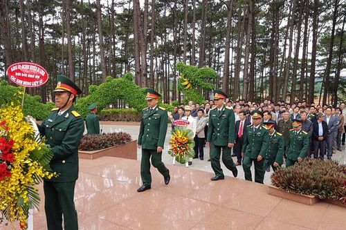 Di Linh tổ chức chương trình Hoa hồng đồng đội