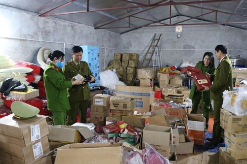 Thu giữ nhiều hàng hóa nhập lậu