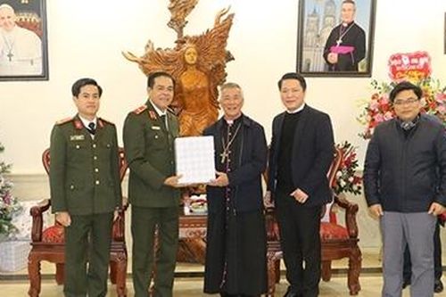 Công an Nghệ An chúc mừng các cơ sở tôn giáo dịp lễ Giáng sinh 2020