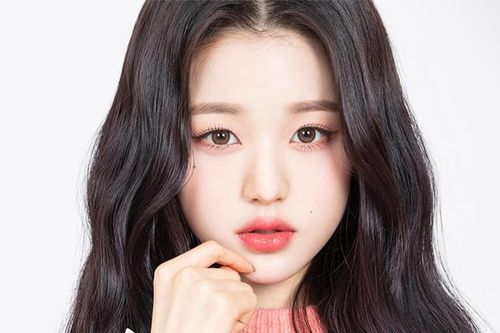 Vì đâu netizen cho rằng Jang Won Young (IZ*ONE) không thể gọi là 'dậy thì thành công'?