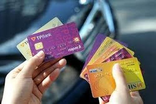 Ngân hàng chạy đua chuyển đổi thẻ