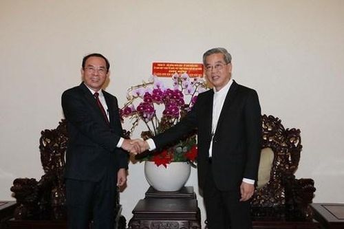 Bí thư Thành ủy TP HCM chúc mừng Giáng sinh tại Tòa Tổng Giám mục thành phố