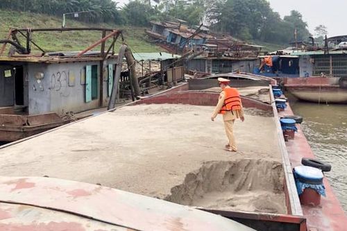 Ngăn chặn nạn khai thác cát trái phép trên các tuyến sông