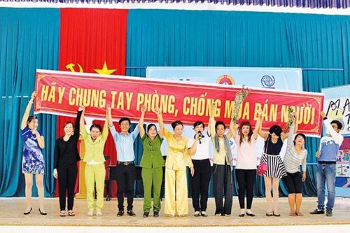 Ngăn chặn mua bán người thông qua hạn chế di cư trái phép