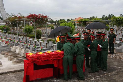 Hậu Giang truy điệu, cải táng bảy hài cốt Anh hùng liệt sĩ
