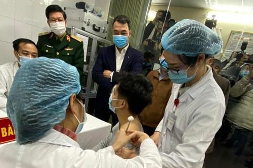 Thêm 17 người được tiêm vaccine phòng Covid-19
