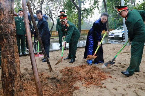Chủ tịch Quốc hội Nguyễn Thị Kim Ngân: Làm tỏa sáng hơn nữa hình ảnh 'Bộ đội Cụ Hồ' thời kỳ mới
