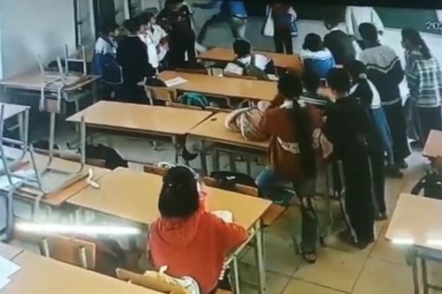 Phụ huynh đánh học sinh lớp 6: Nếu gia đình rút đơn…'may mắn' như Phú Lê?