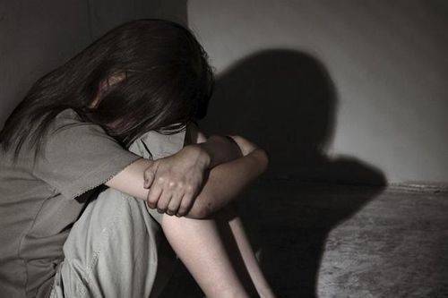 Xem nhiều phim đồi trụy, thiếu niên hiếp dâm bé gái khiếm thị