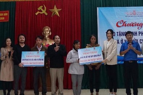 Top 3 Hoa hậu Việt Nam 2020 hỗ trợ 1 tỷ cho người dân Nam Trà My xây nhà mới