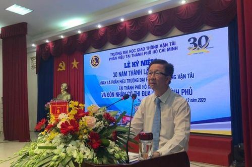 Phân hiệu Trường ĐH GTVT tại TP.HCM đón nhận Cờ thi đua của Chính phủ