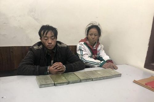 Bắt cặp đôi 9X vận chuyển 7 bánh heroin, 200 viên ma túy tổng hợp