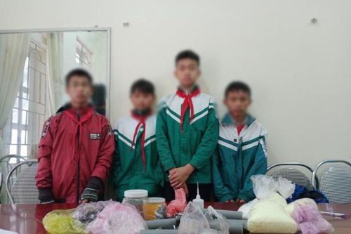 Nhóm học sinh rủ nhau lên mạng học chế tạo pháo để sử dụng