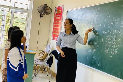 Nhận xét nhiều học sinh cùng lúc: Khó khả thi, dẫn tới đối phó