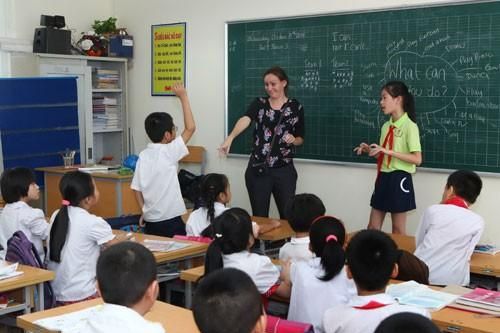 Rối quy định cấp phép cho giáo viên tiếng Anh: Bộ GD&ĐT nói gì?