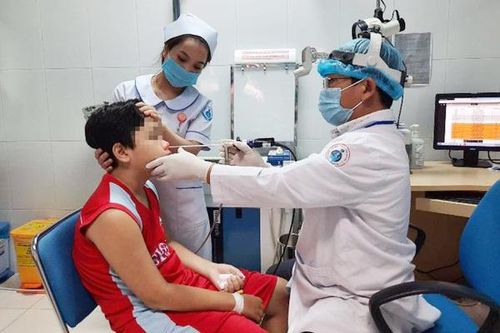 Bé trai hơn 1 năm chảy máu mũi mới tìm ra thủ phạm gây bệnh