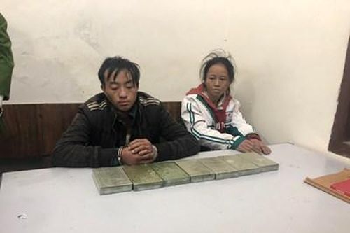 Bắt quả tang đôi nam nữ vận chuyển 7 bánh heroin tại Sơn La