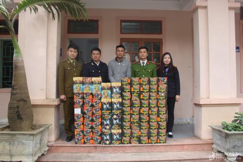 Vận chuyển gần 2 tạ pháo nổ để lấy 2,5 triệu đồng